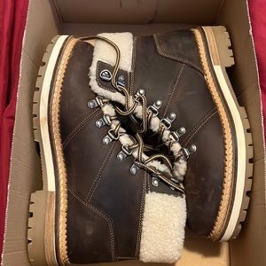 Brand new Alpine boots size 8